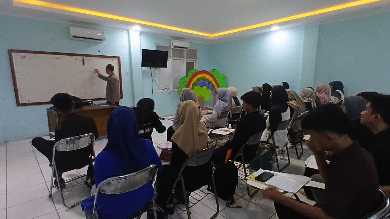 Dari Seragam Polisi ke Ruang Kuliah, Pak Iwan Ajak Mahasiswa Hidupkan Nilai Pancasila