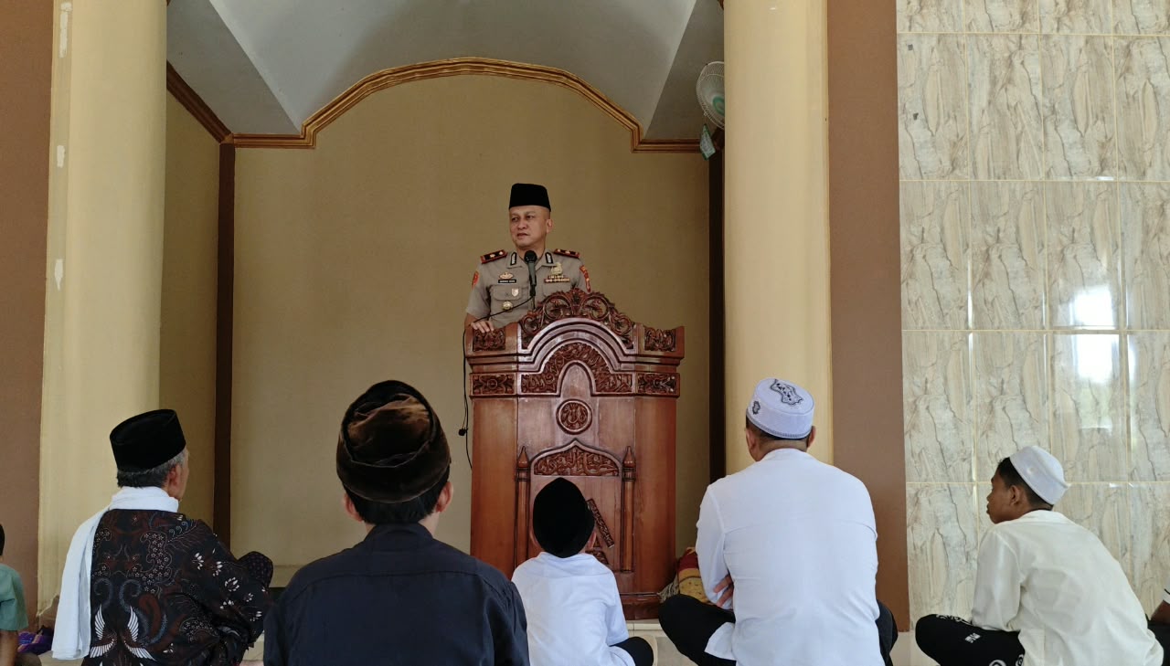 Sebelum Khutbah Jumat Dimulai, Kapolsek Bungursari Sampaikan Pesan Kamtibmas kepada Jamaah