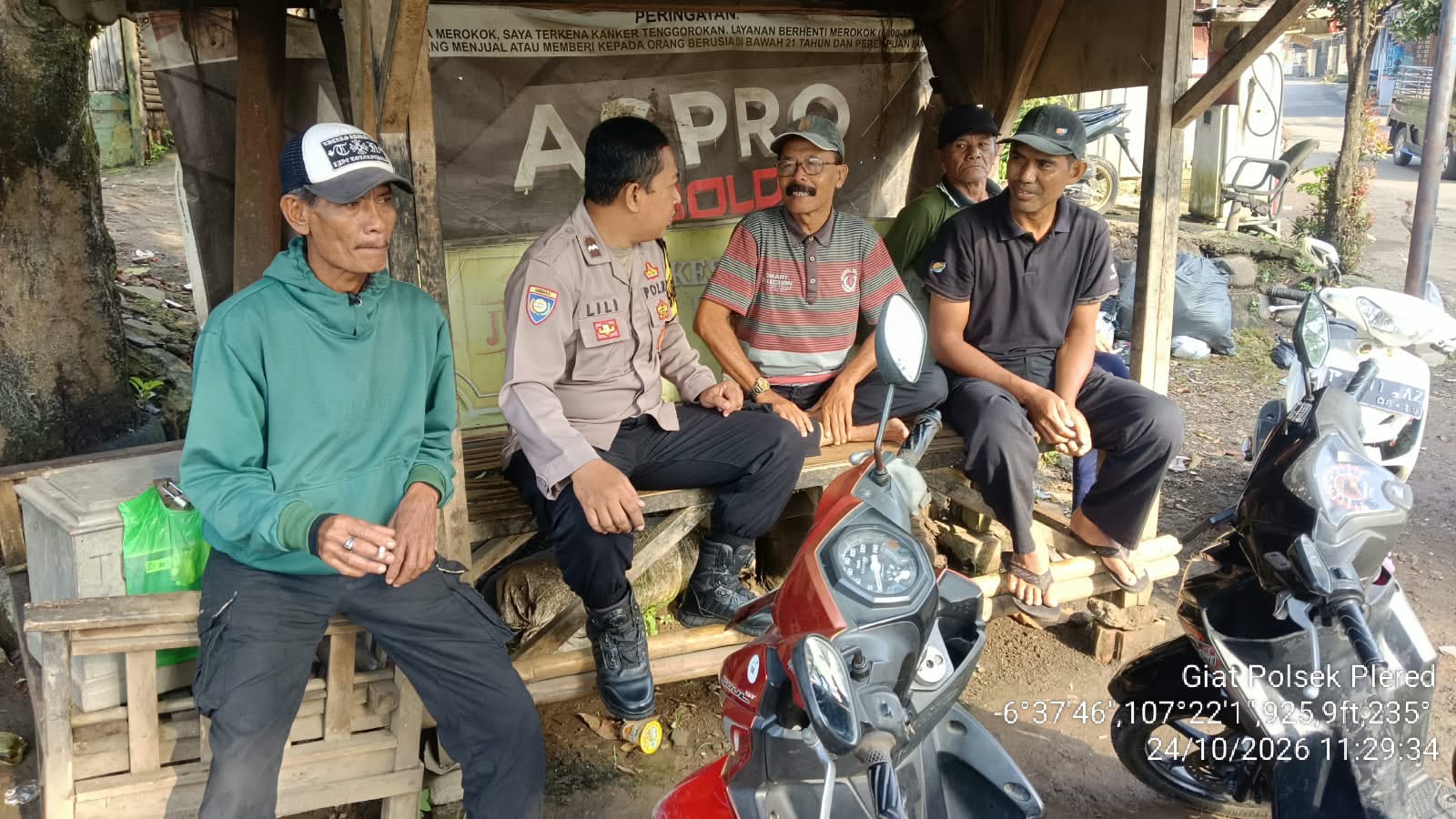 Pastikan Masyarakat Beraktivitas Dengan Aman, Polsek Plered Maksimalkan Patroli