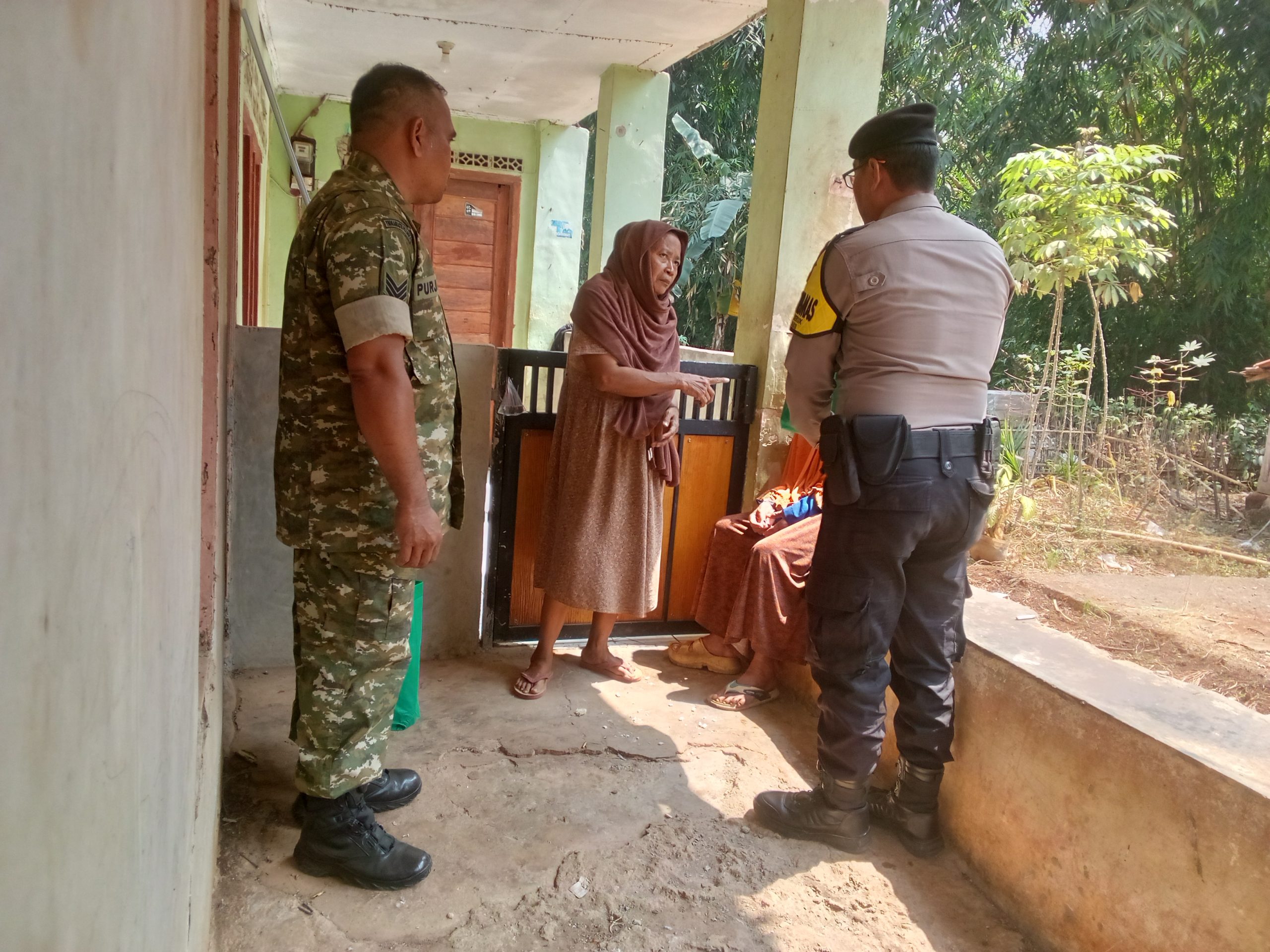 Wujudkan Sinergitas TNI-Polri, Babinsa Dan Bhabinkamtibmas Polsek Plered Gelar Sambang Bersama