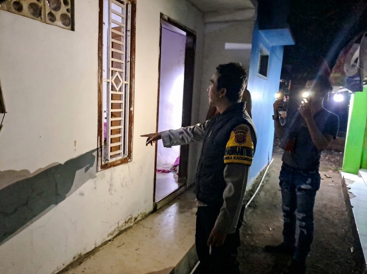 Respon Cepat Aduan Warga, Personel Reskrim dan Bhabinkamtibmas Polsek Purwakarta Kota Olah TKP Pencurian di Kampung Cikadu