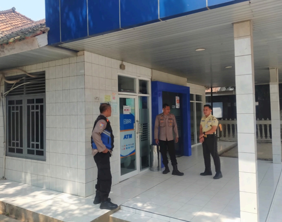 Patroli ke Objek Vital, Personel Polsek Darangdan Sampaikan Himbauan Kamtibmas
