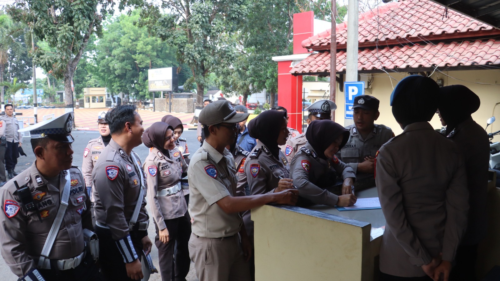 Cegah Penyalahgunaan Narkoba, Propam Polres Purwakarta Tes Urine 52 Personel