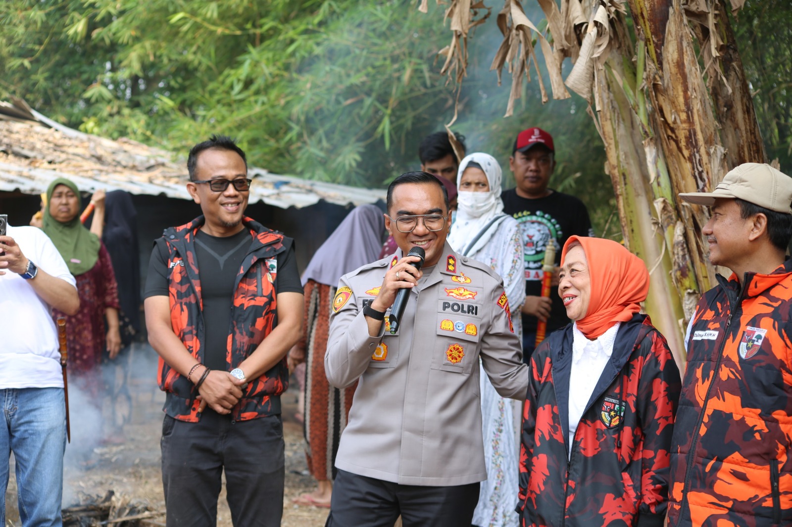 Gempungan Kapolres Purwakarta Bersama Pemuda Pancasila, Bersihkan Sungai dan Tebar Benih Ikan