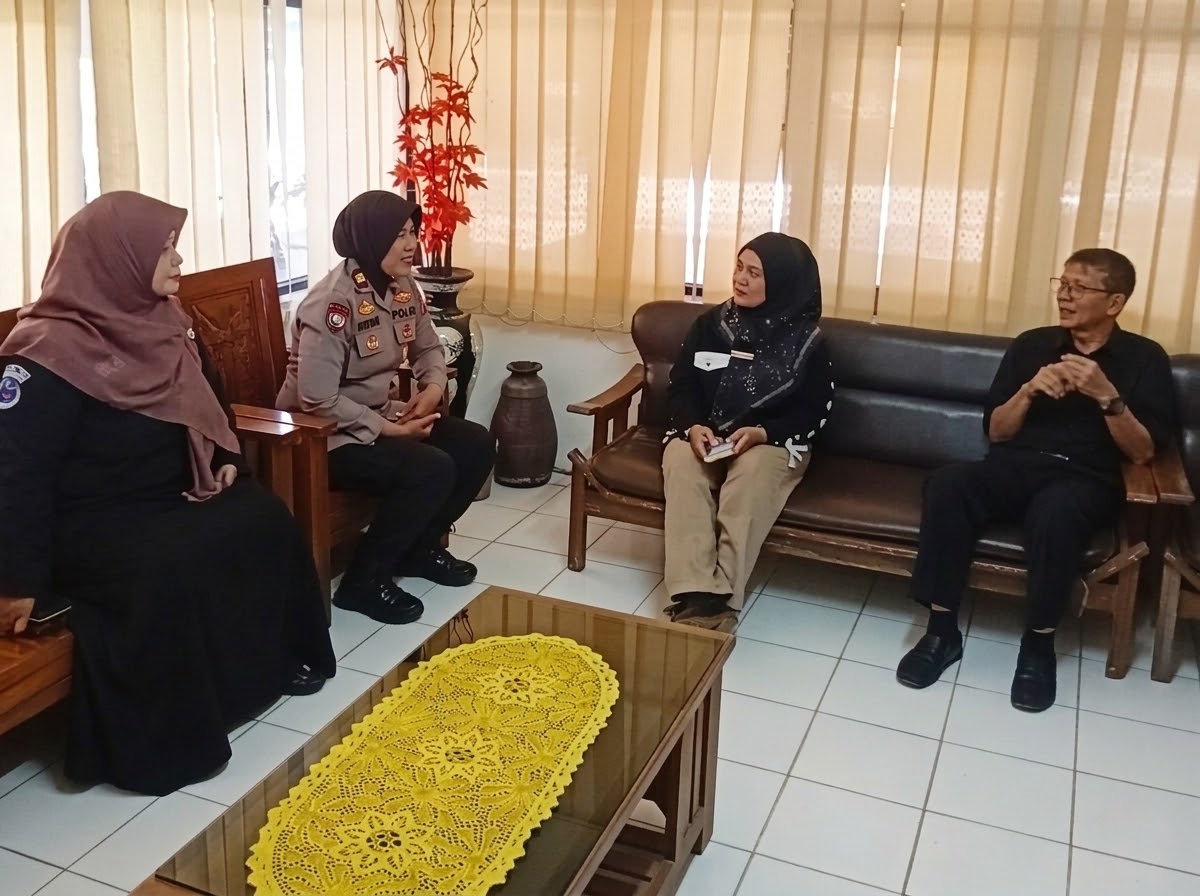 Cegah Pelajar Ikut Demo ke Jakarta, Kanit Binmas Polsek Purwakarta Kota Turun Langsung Beri Edukasi di SMK YPK