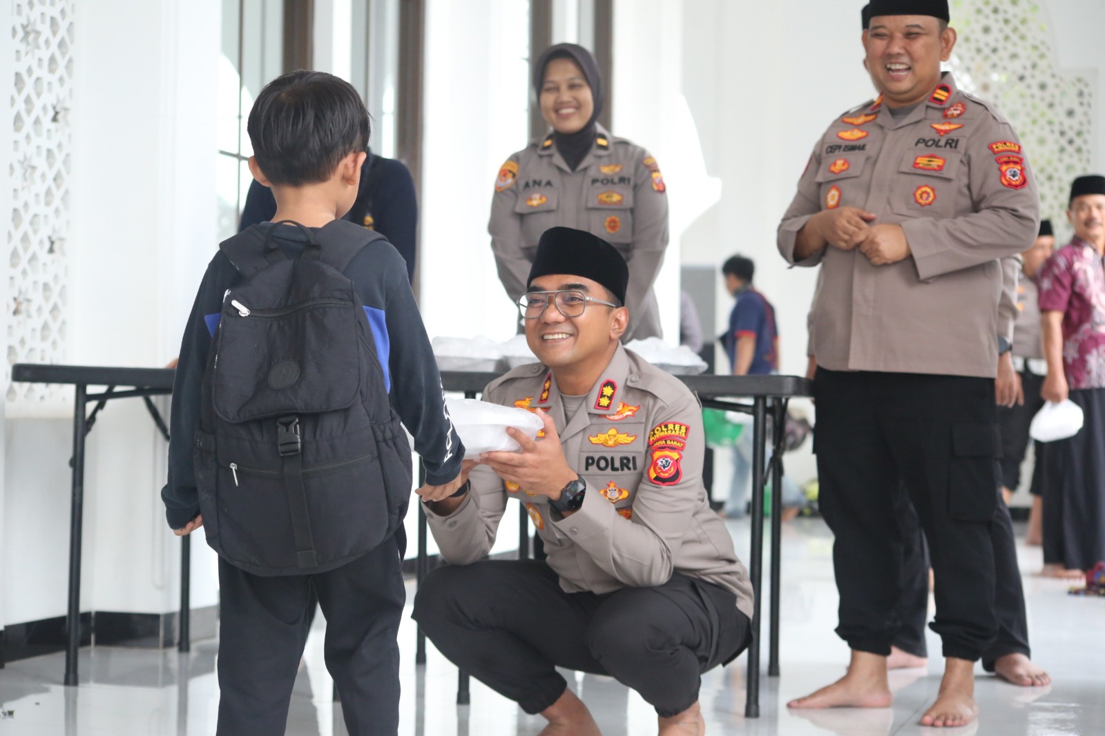 Jumat Keliling, Kapolres Purwakarta Sapa Warga dan Pererat Silaturahmi di Masjid Al-Husna