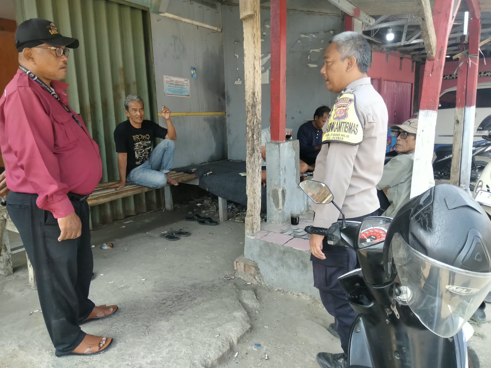 Patroli Dialogis, Polsek Plered Sampaikan Imbauan Kamtibmas Ke Masyarakat