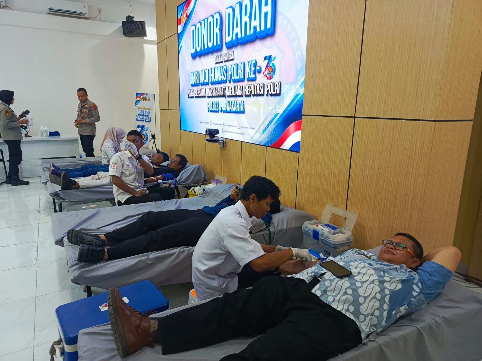 Bersama Insan Media, Polres Purwakarta Gelar Donor Darah Di HUT Ke-75 Humas Polri