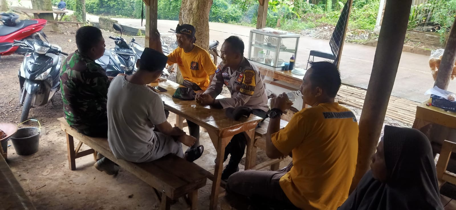 Bhabinkamtibmas Karangmukti Perkuat Harkamtibmas, Warga Diingatkan Waspada Curanmor