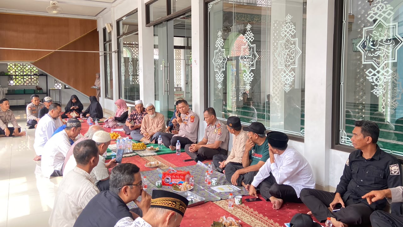 Ngariung Bersama Warga Dian Anyar, Wakapolres Purwakarta Tampung Keluhan dan Bahas Solusi Kamtibmas