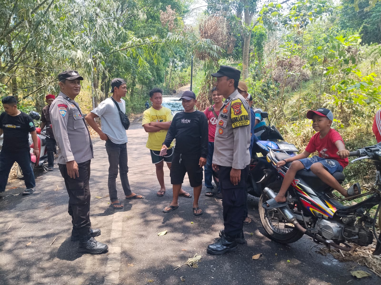 Antisipasi Potensi Gangguan, Polsek Cibatu Pantau Aktivitas Warga Secara Langsung
