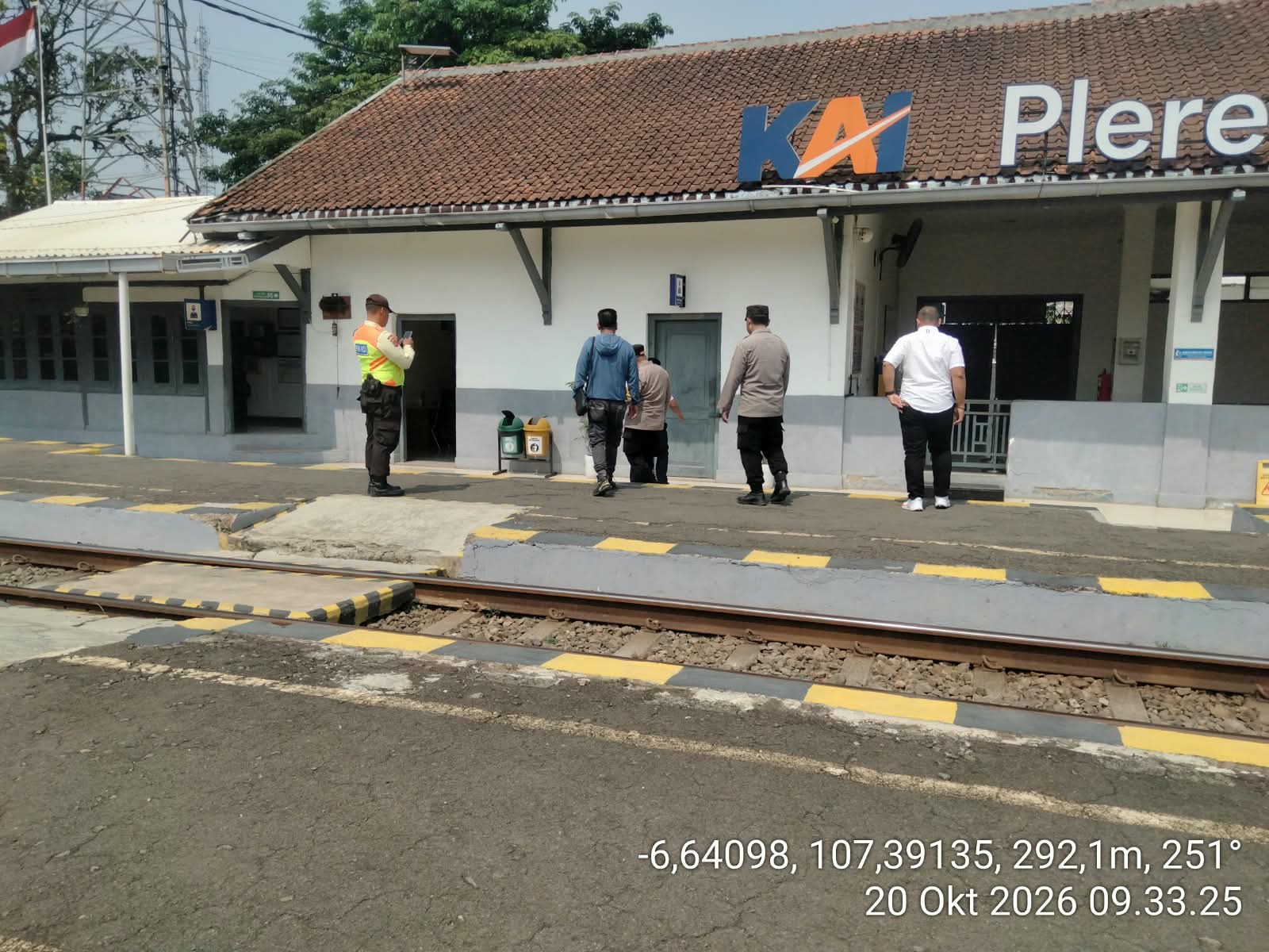 Jaga Situasi Tetap Kondusif, Polsek Plered Pantau Aktivitas di Stasiun dan Gerbang Tol