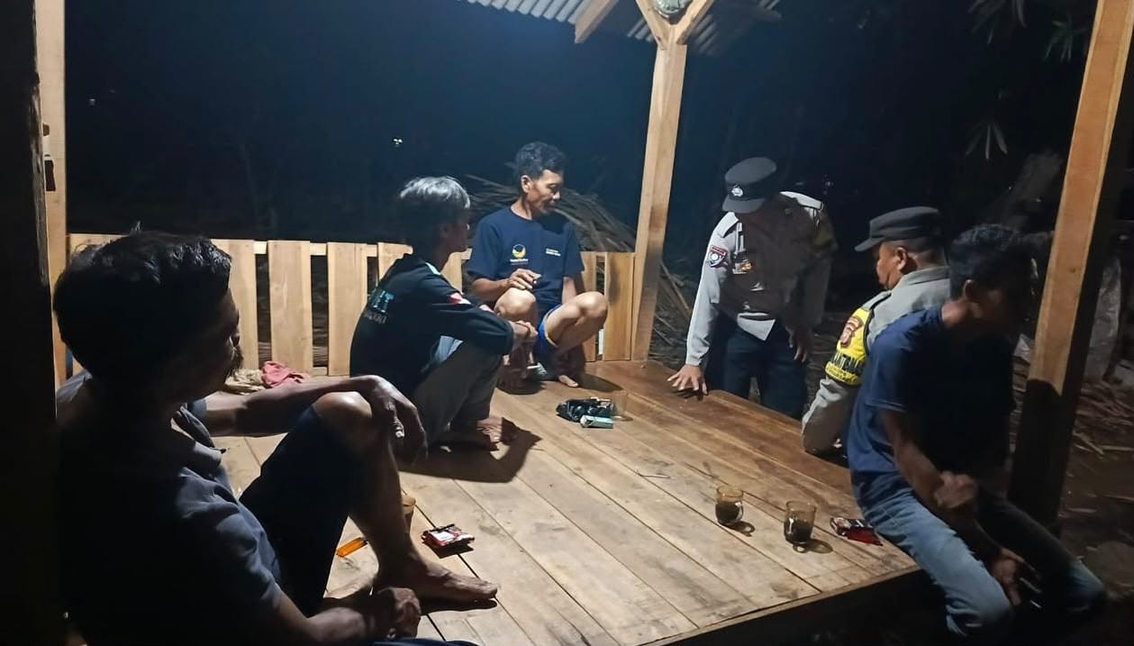 Patroli Malam Polsek Bungursari Sambangi Permukiman, Bangun Kewaspadaan Bersama Warga