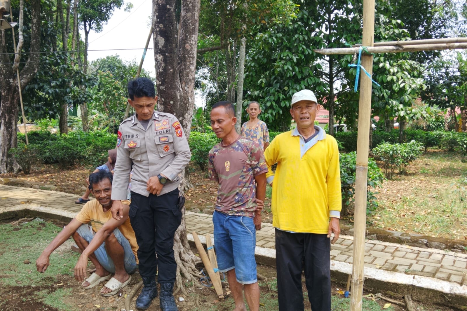 Lingkungan Aman Dimulai dari Warga yang Peduli, Pak Bhabin Ajak Masyarakat Pusakamulya Tetap Kompak