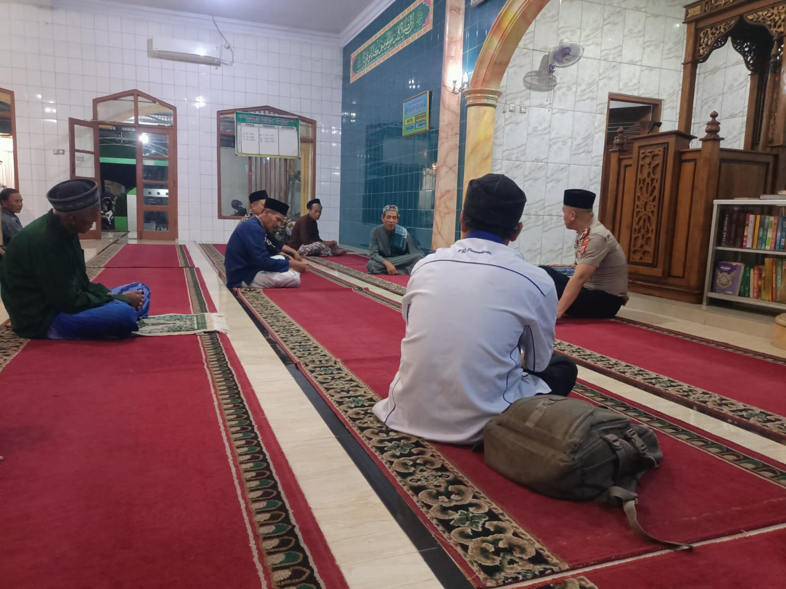 Subuh Keliling di Cibening, Kapolsek Bungursari Ajak Warga Mulai dari Keluarga untuk Jaga Keamanan