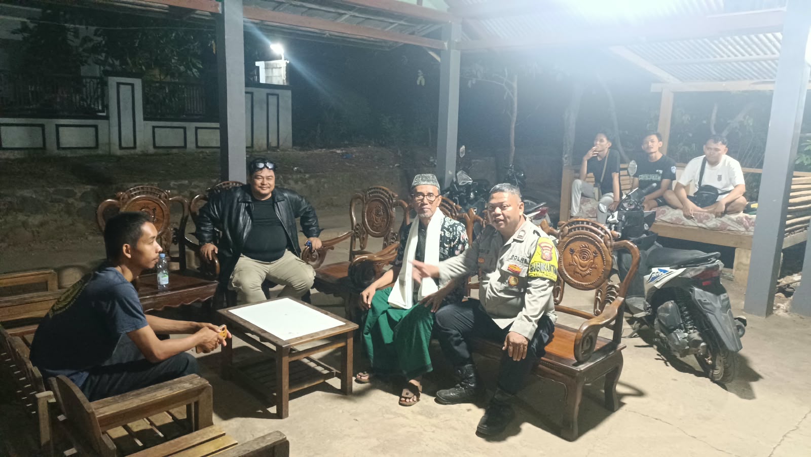 Polsek Bungursari Perkuat Keamanan Malam, Sat Kamling Cikopo Antisipasi C3 dan Penipuan