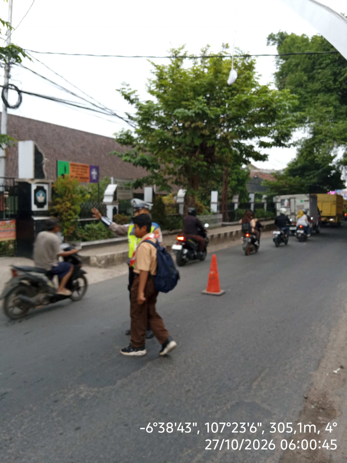 Pelayanan Terbaik Kepada Masyarakat, Polsek Plered Tempatkan Personel Di Jalanan