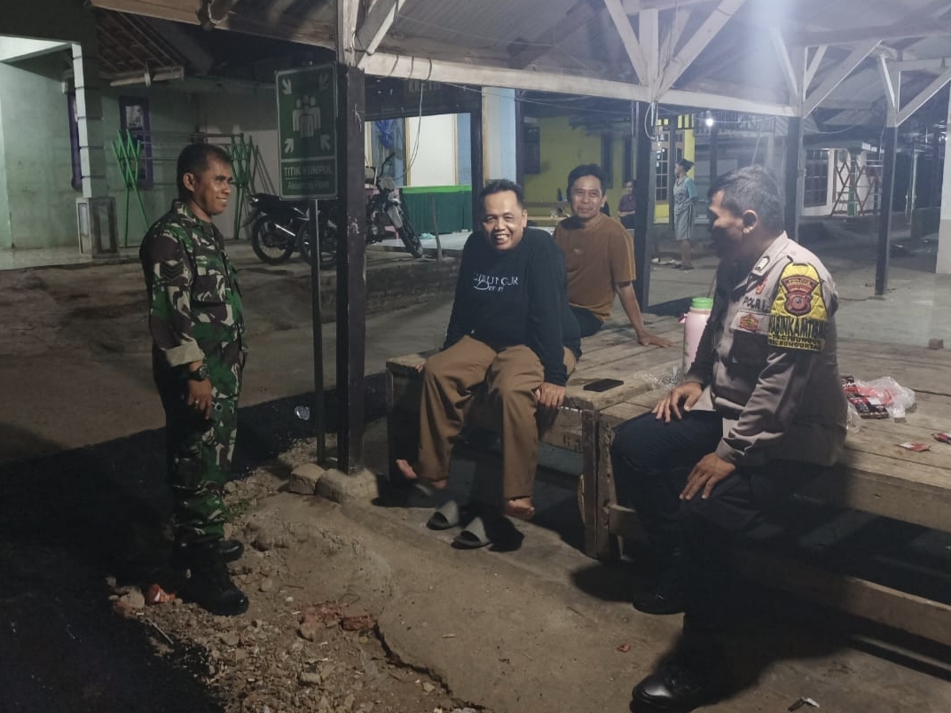 Patroli Malam Polsek Bungursari Sambangi Permukiman, Bangun Kewaspadaan Bersama Warga