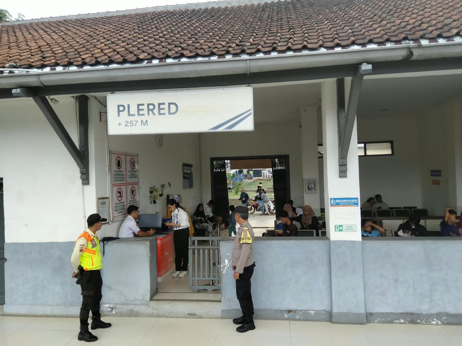 Patroli Ke Stasiun KAI, Polsek Plered Cegah Aksi kejahatan