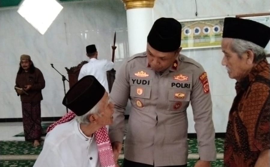 Jumat Keliling di Cibatu, Wakapolres Purwakarta Serap Aspirasi dan Ajak Orang Tua Cegah Perkelahian Pelajar
