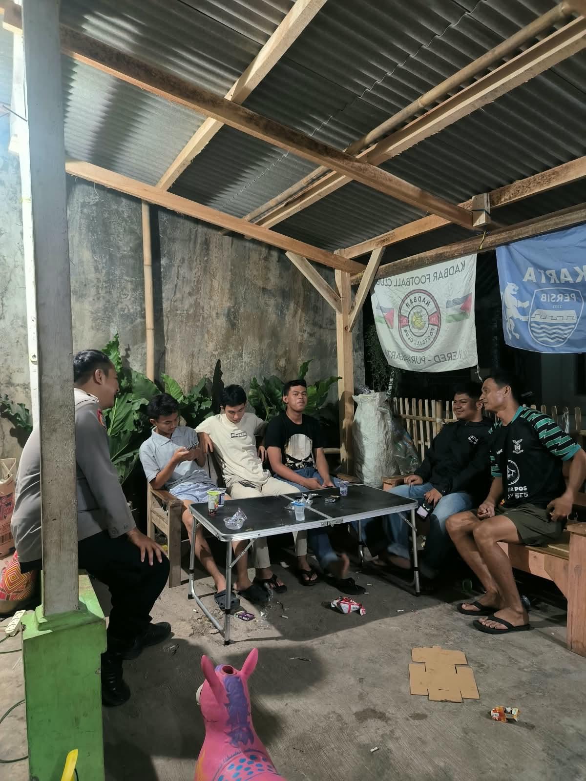 Lakukan Patroli Malam, Polsek Plered Ingatkan Warga Soal Kamtibmas Ke Masyarakat