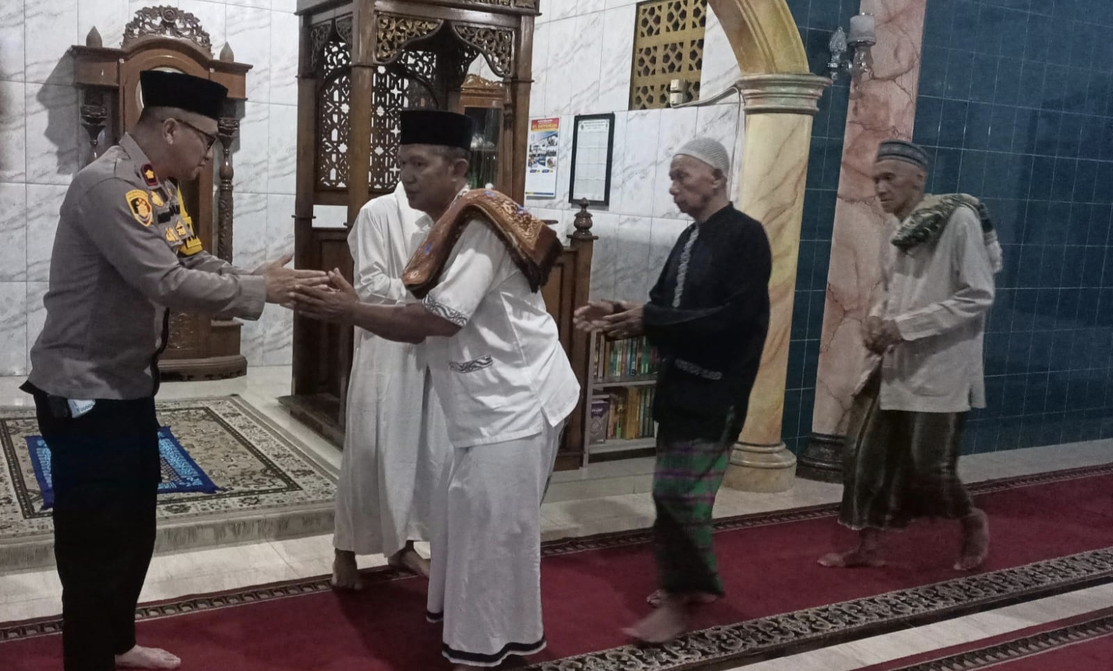 Polsek Bungursari Perkuat Kamtibmas Lewat Subuh Keliling, Soroti Jam Malam Pelajar dan Curanmor