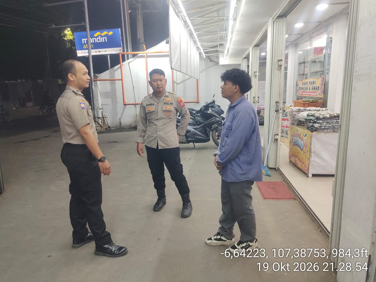 Wujudkan Keamanan Masyarakat, Polsek Plered Lakukan Patroli Malam