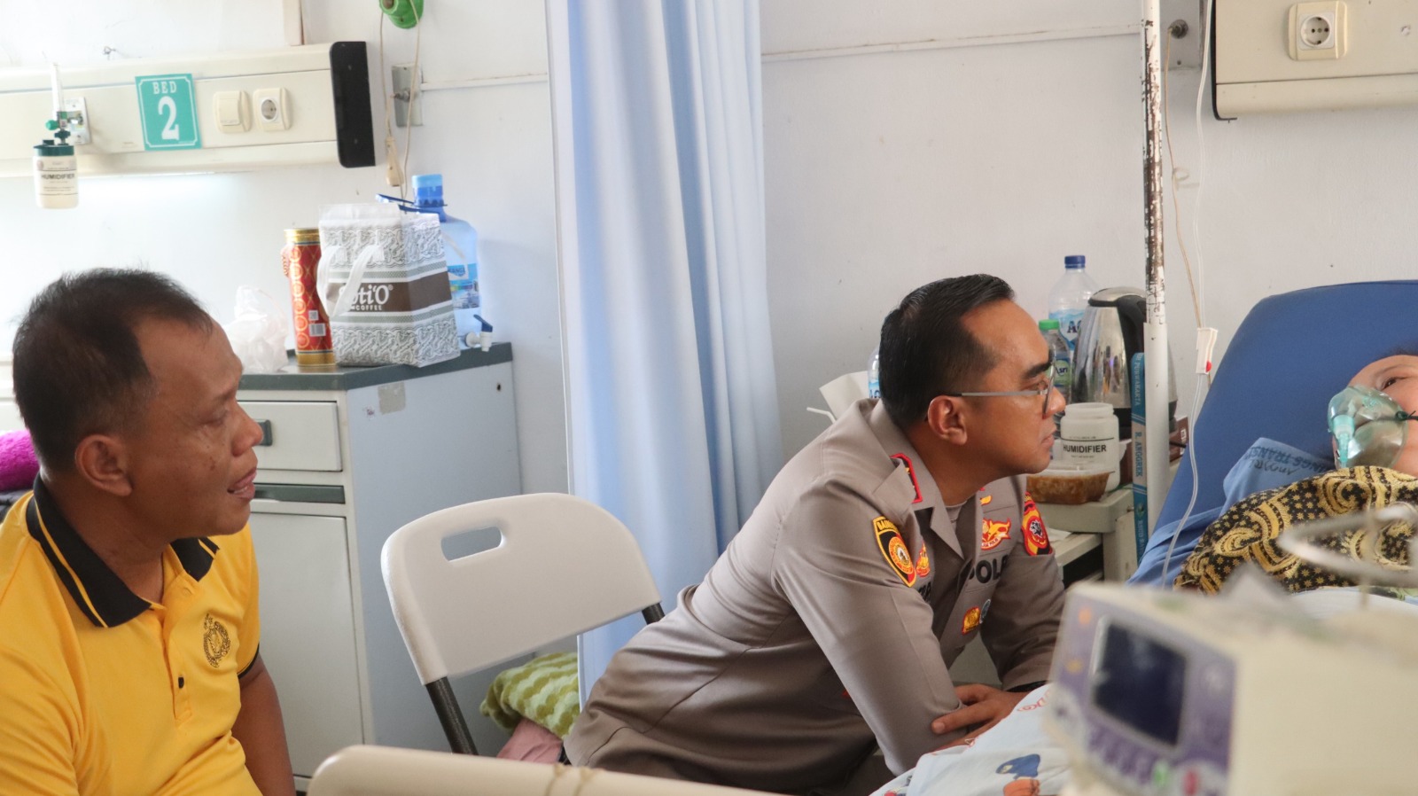 Kapolres Purwakarta Jenguk Istri Kasat Binmas di RSUD Bayu Asih, Wujud Kepedulian dan Kebersamaan