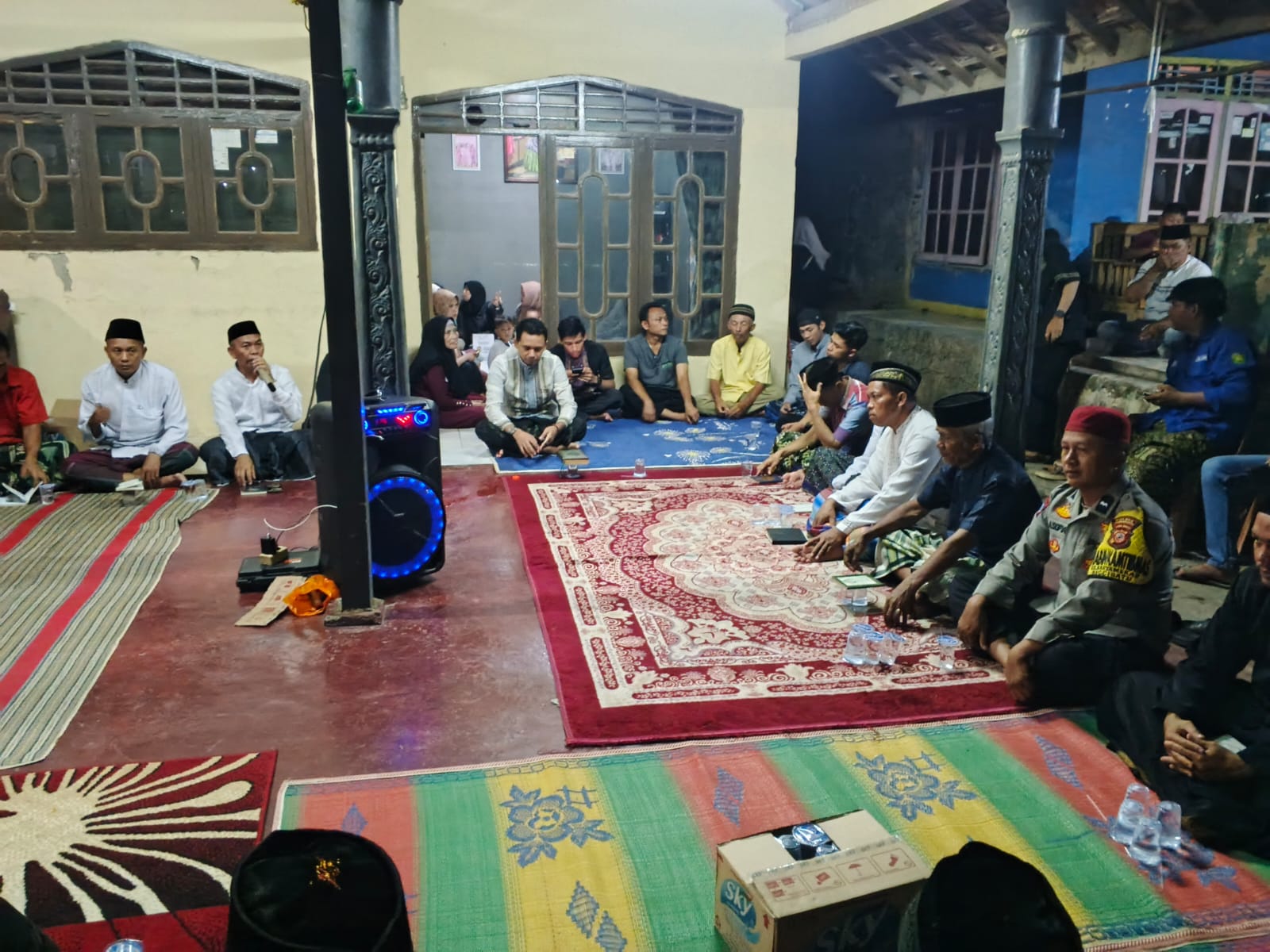 Jadi Bagian dari Masyarakat, Bhabinkamtibmas Polsek Cibatu Hadiri Tahlilan