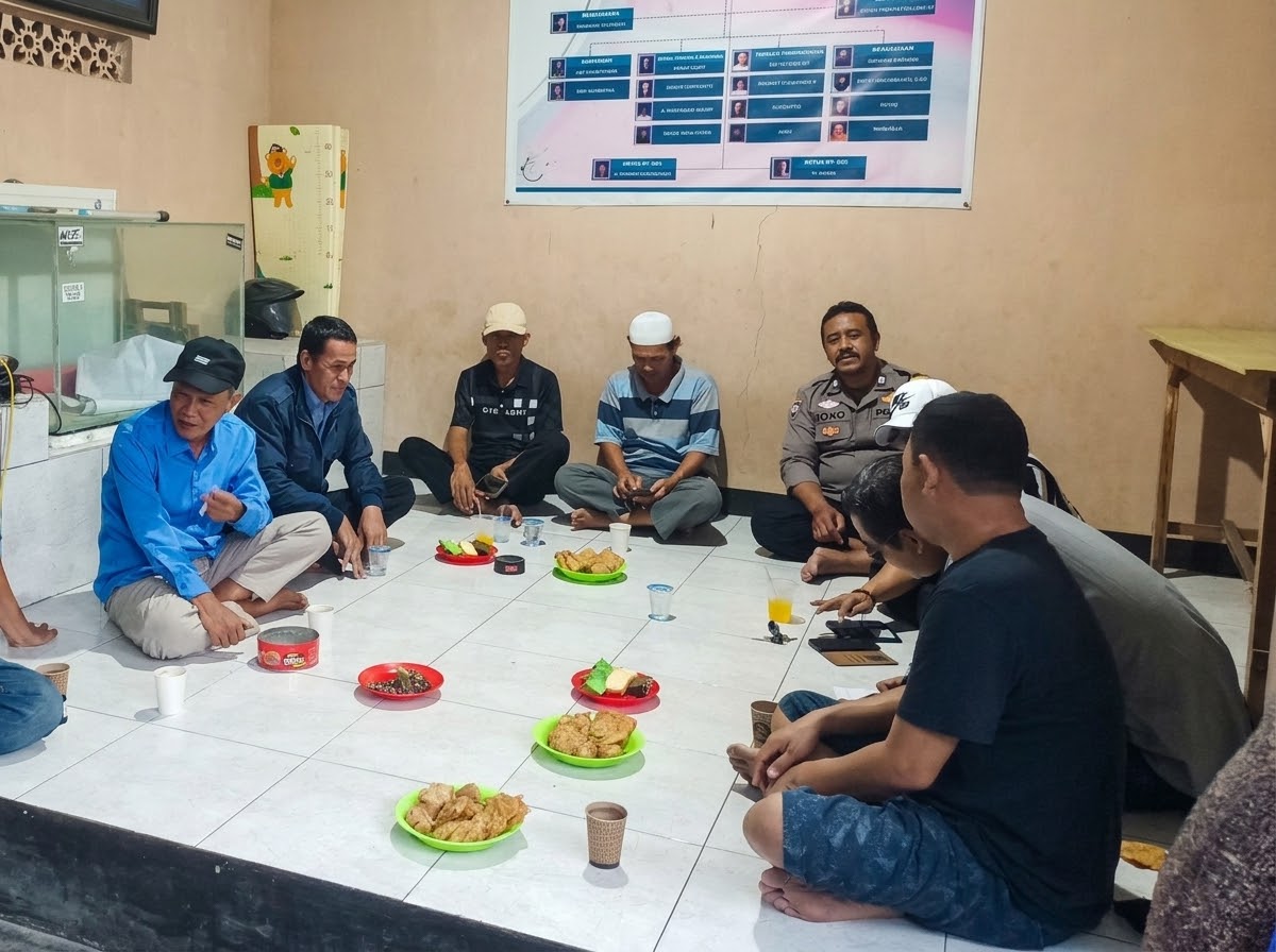 Wujudkan Lingkungan Aman dan Kondusif, Bhabinkamtibmas Purwamekar Aiptu Joko Prasetyo Rutin Gelar Sambang Warga
