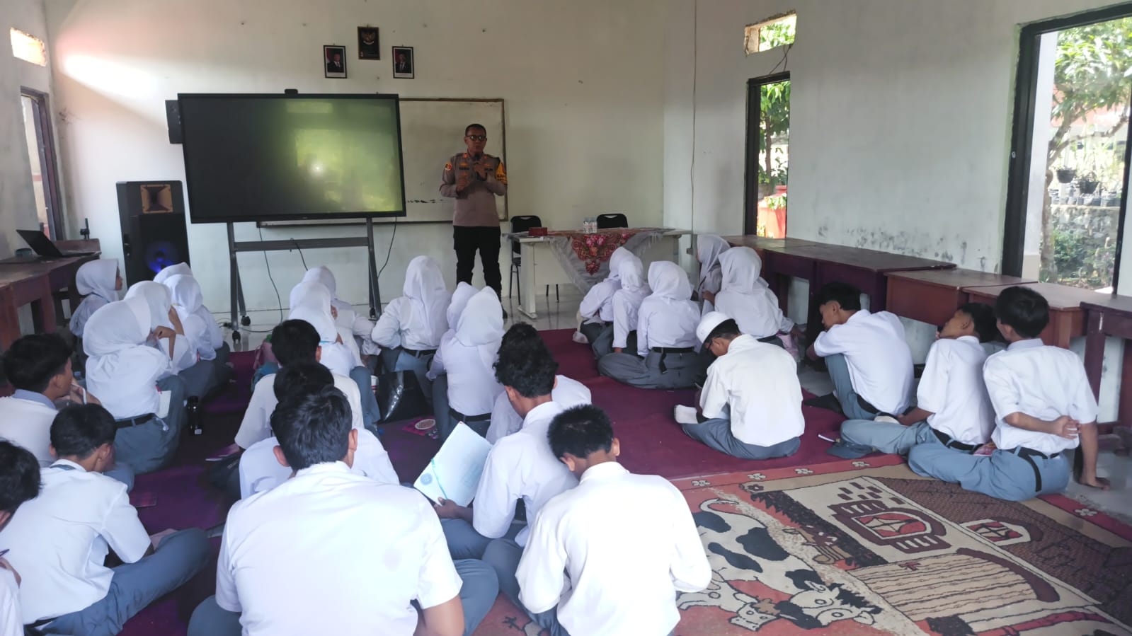 Kapolsek Darangdan Berikan Edukasi Bahaya Penyalahgunaan Narkoba kepada Siswa SMK Nagrak