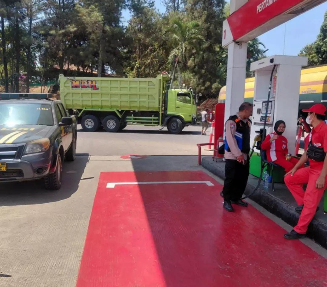Polsek Darangdan Gelar KRYD, Antisipasi C3 dan Pantau Keamanan SPBU Lebakwangi
