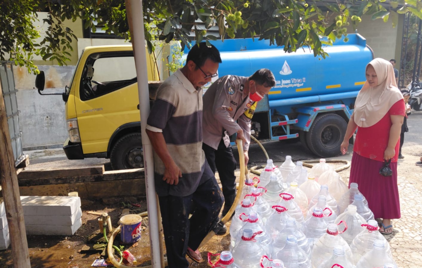 Polsek Jatiluhur Salurkan 4.000 Liter Air Bersih, Wujud Polisi Bersama Masyarakat