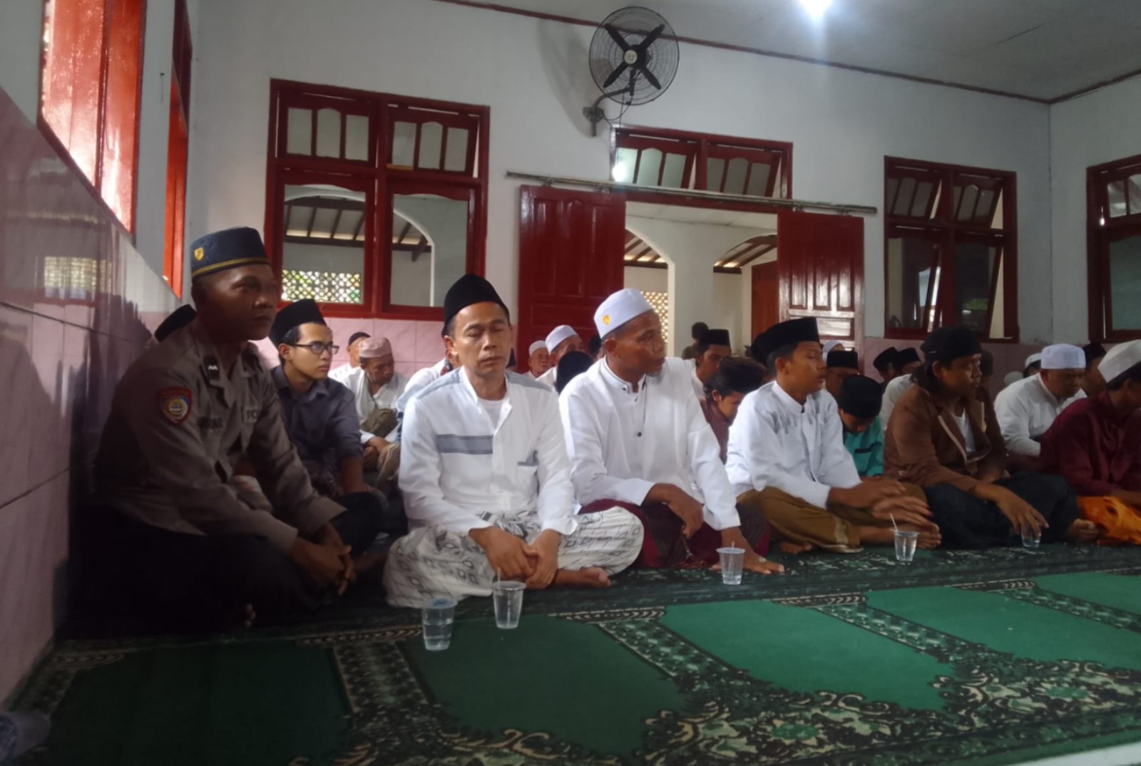 Polisi Bersama Masyarakat, Bhabinkamtibmas Hadir dalam Tahlil 40 Hari Wafat KH Hasan Basri