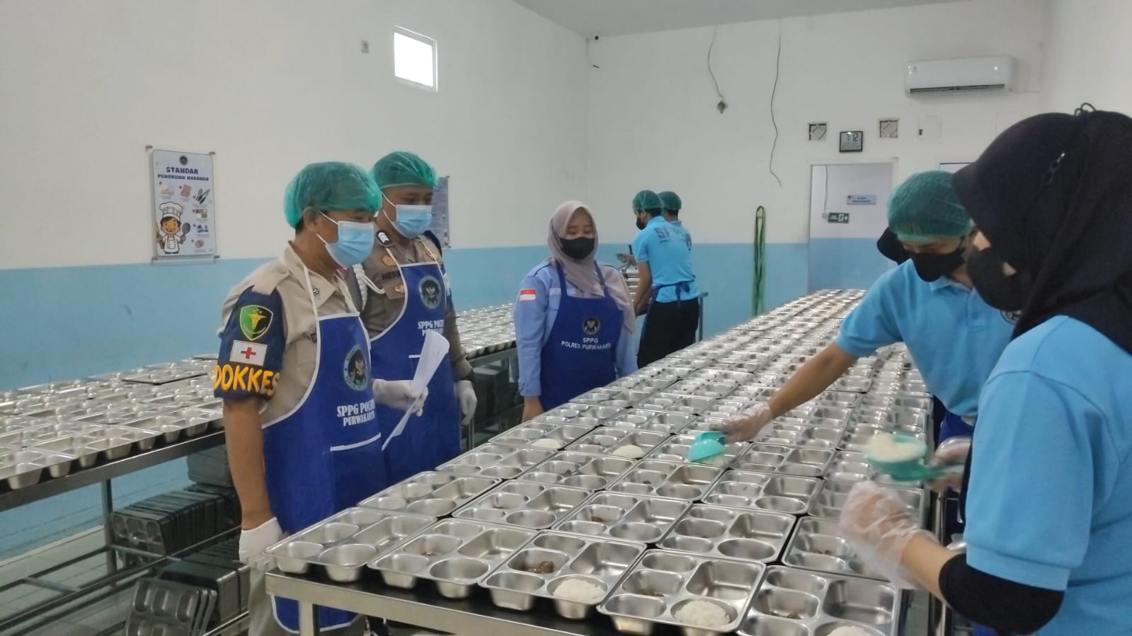 Pastikan Makanan Layak Konsumsi, Sidokkes Polres Purwakarta Gelar Pemeriksaan Food Safety di SPPG
