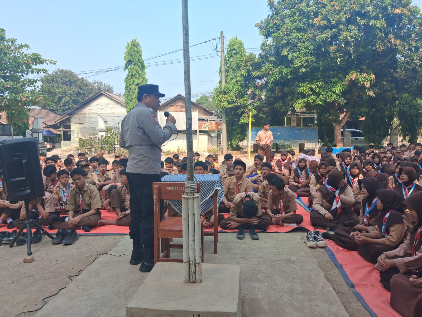 Kanit Binmas Polsek Cibatu Sosialisasikan SPMB SMA Taruna Kemala Bhayangkara 2027 di SMPN 3 Cibatu